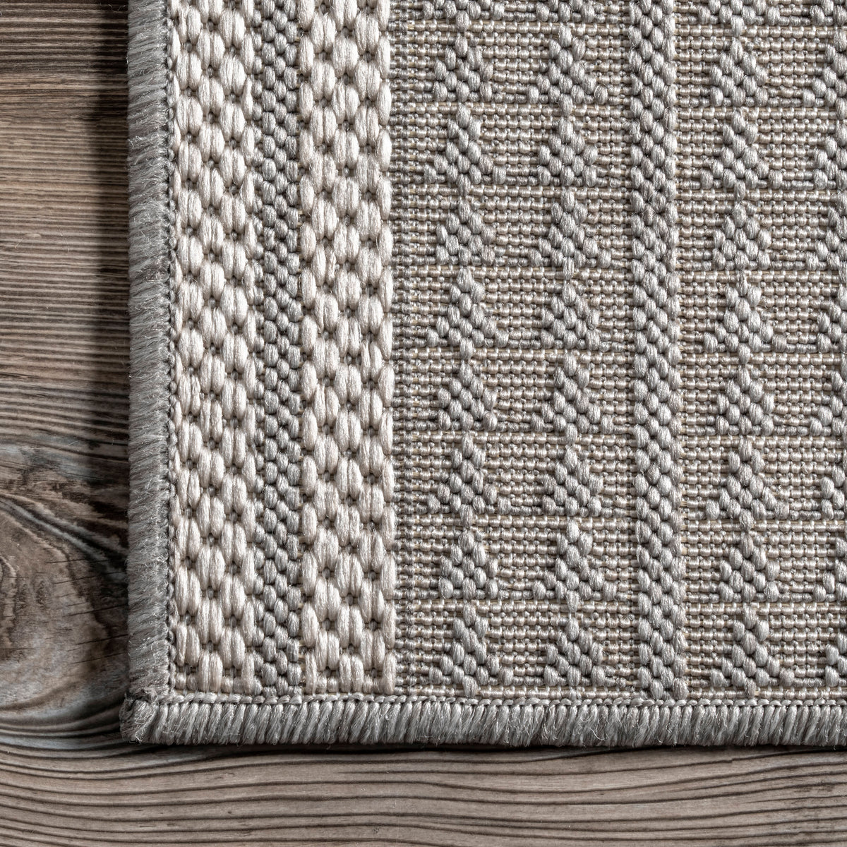 Iris Totem Indoor/Outdoor Flatweave Rug | Light Grey